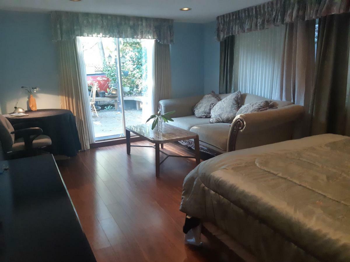 Burris Guest House Burnaby Buitenkant foto